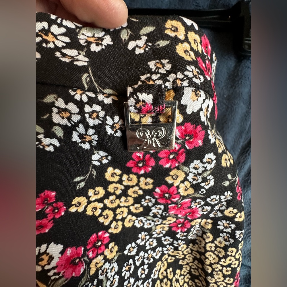 🌸 Rafaella Floral Skorts Size L Black Stretch Pull-On Skirt - Picture 3 of 9